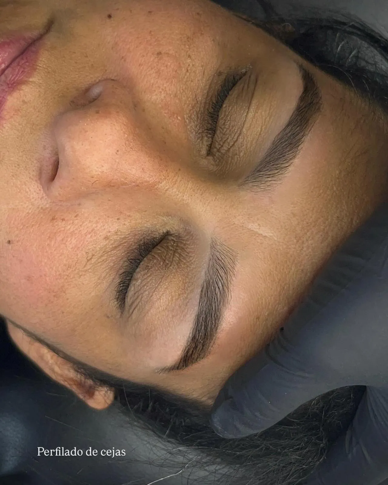 Diseño y Perfilado de cejas con Lucia