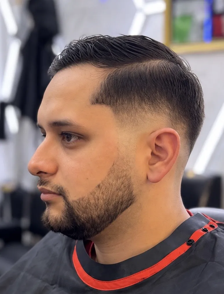 Corte de cabello más perfilado de barba