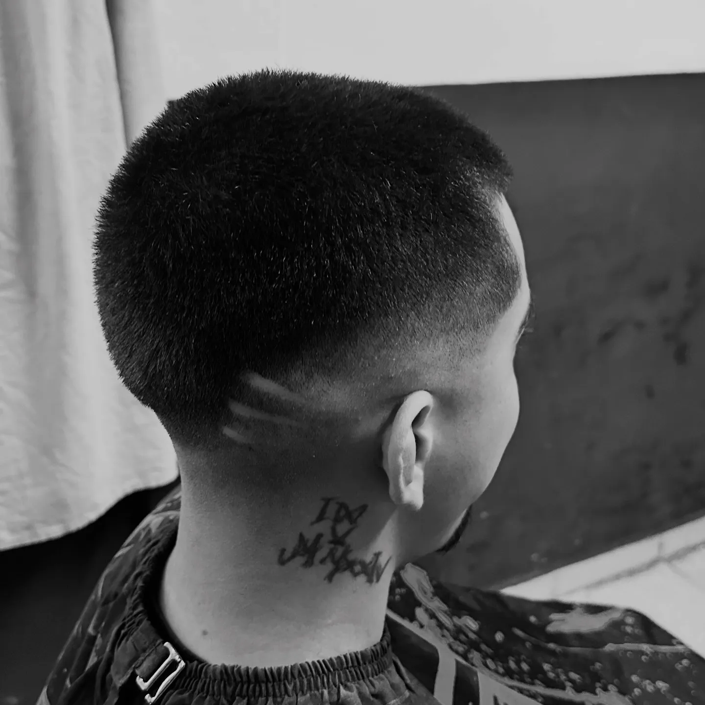 Corte de cabello básico.