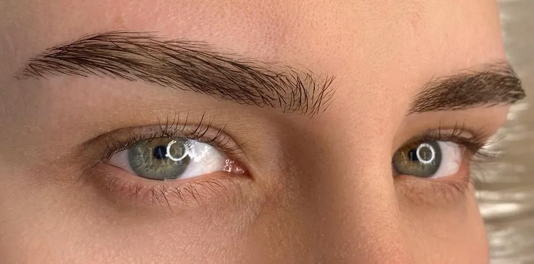 DEPILACIÓN DE CEJAS // EYEBROW WAXING - Imagen 1