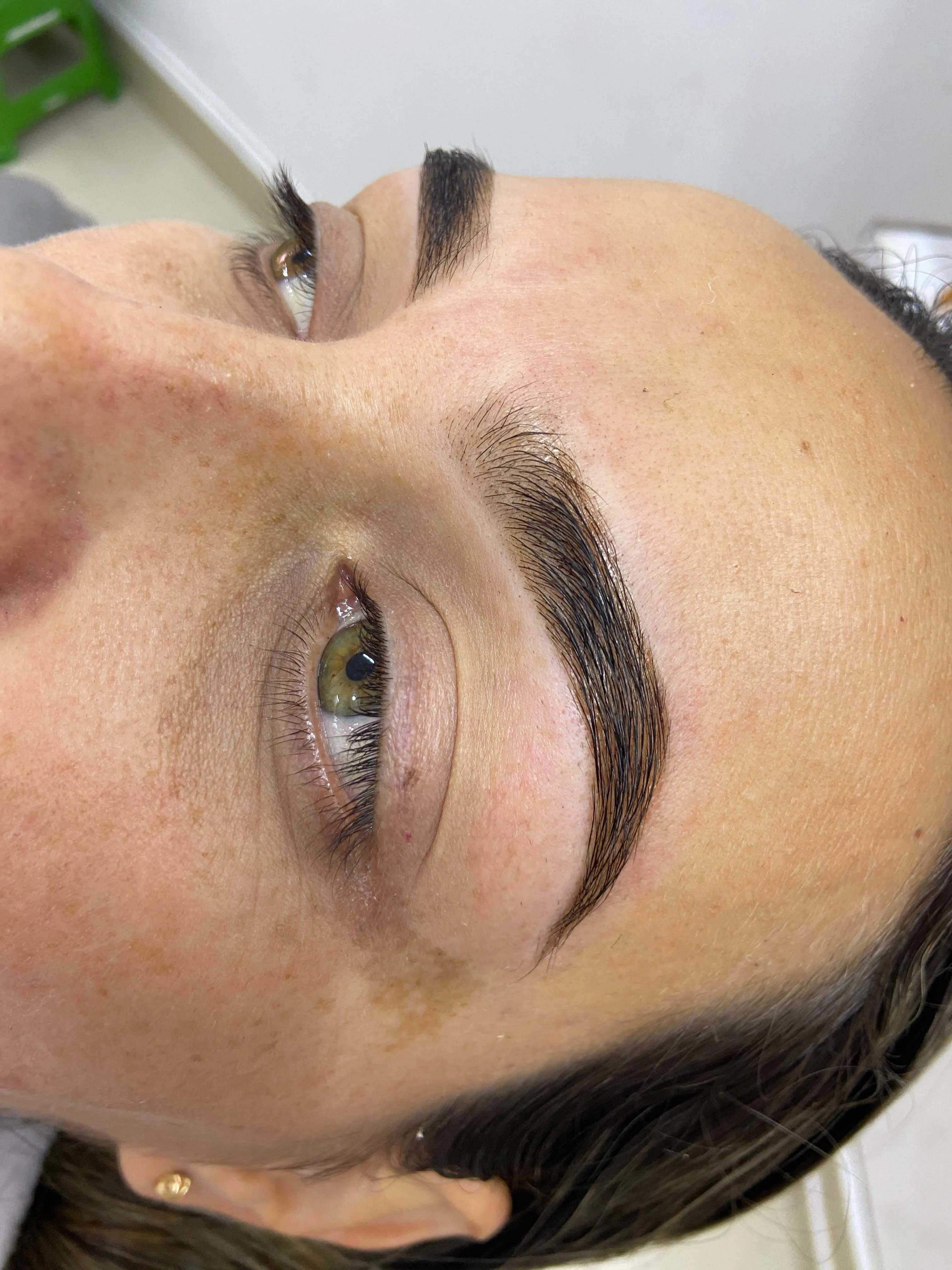 cejas pigmentadas en hojilla