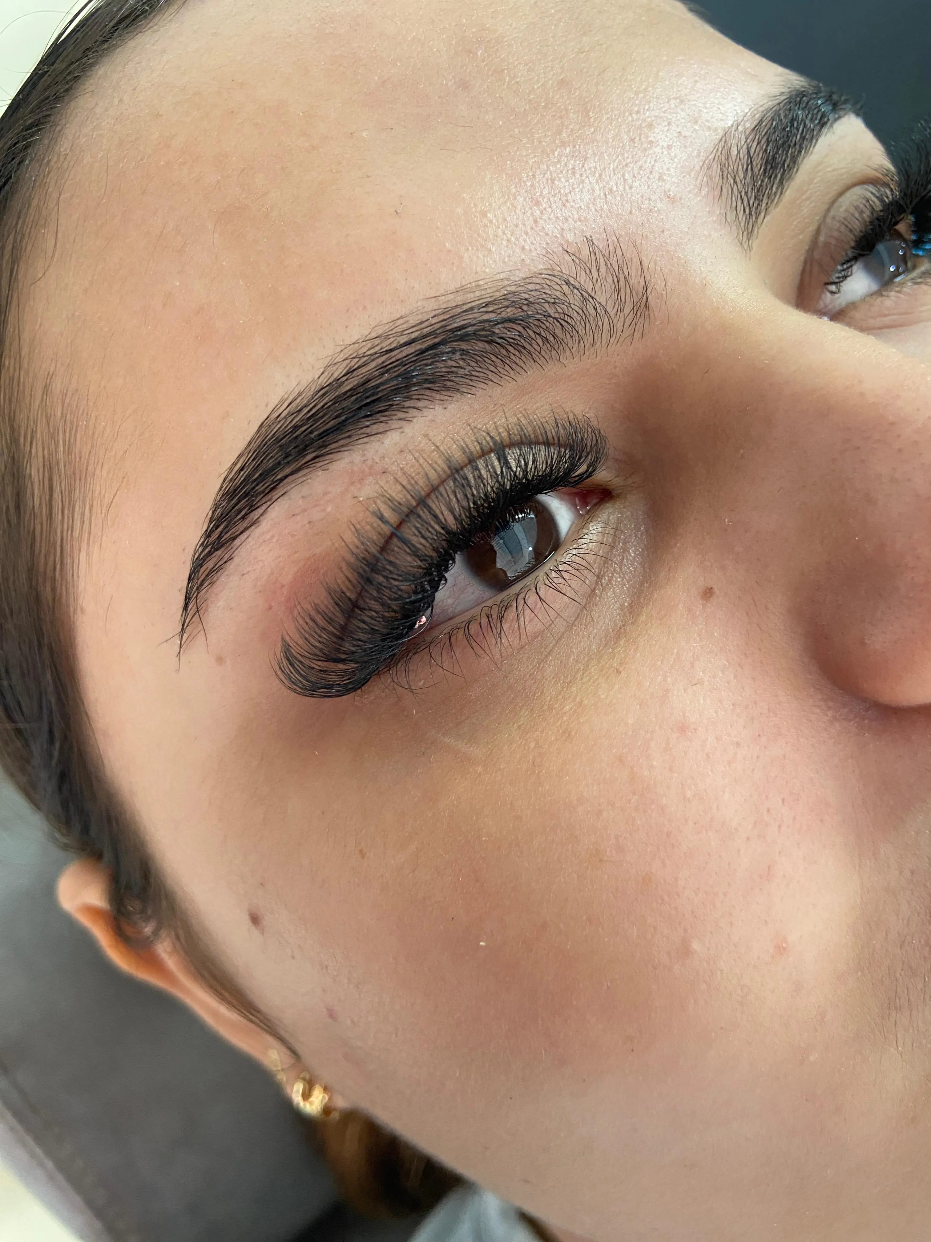 diseño de cejas en cera