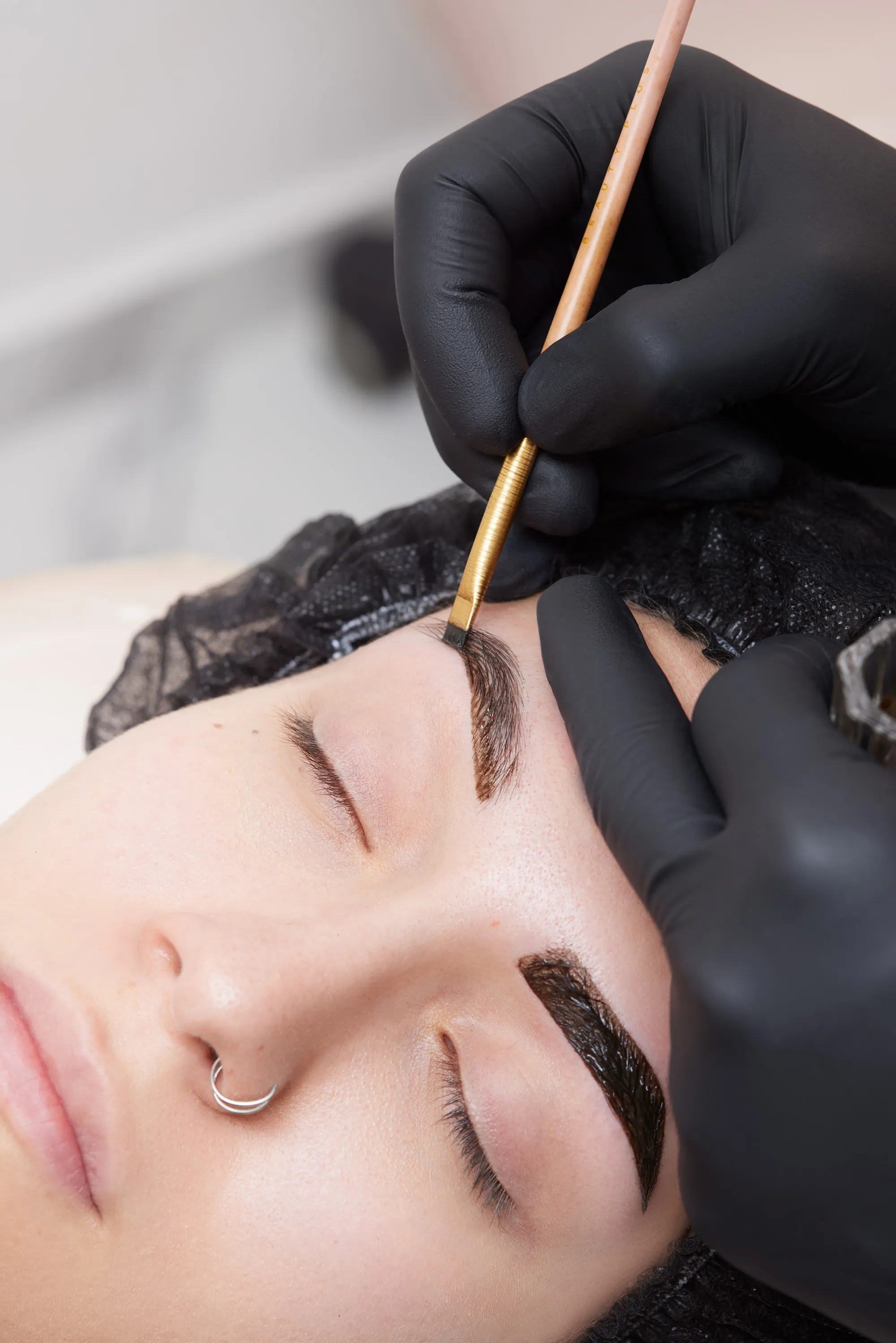 SOMBREADO EN HENNA - Imagen 1