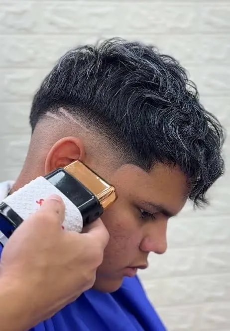 Corte desvanecido con rasuradora