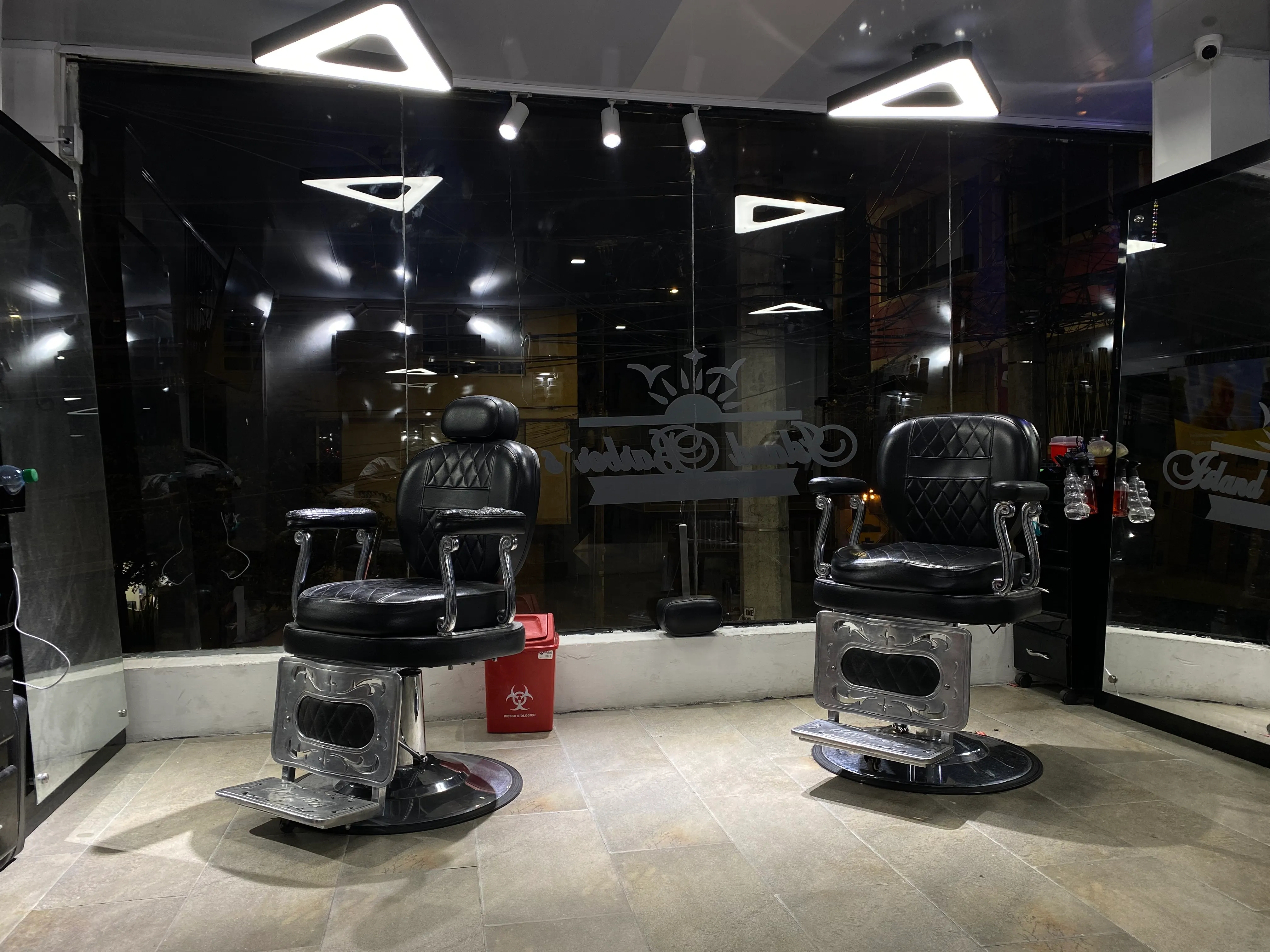 ISLAND BARBER’S HAIRCUTS & SHAVES 💈🌴✂️