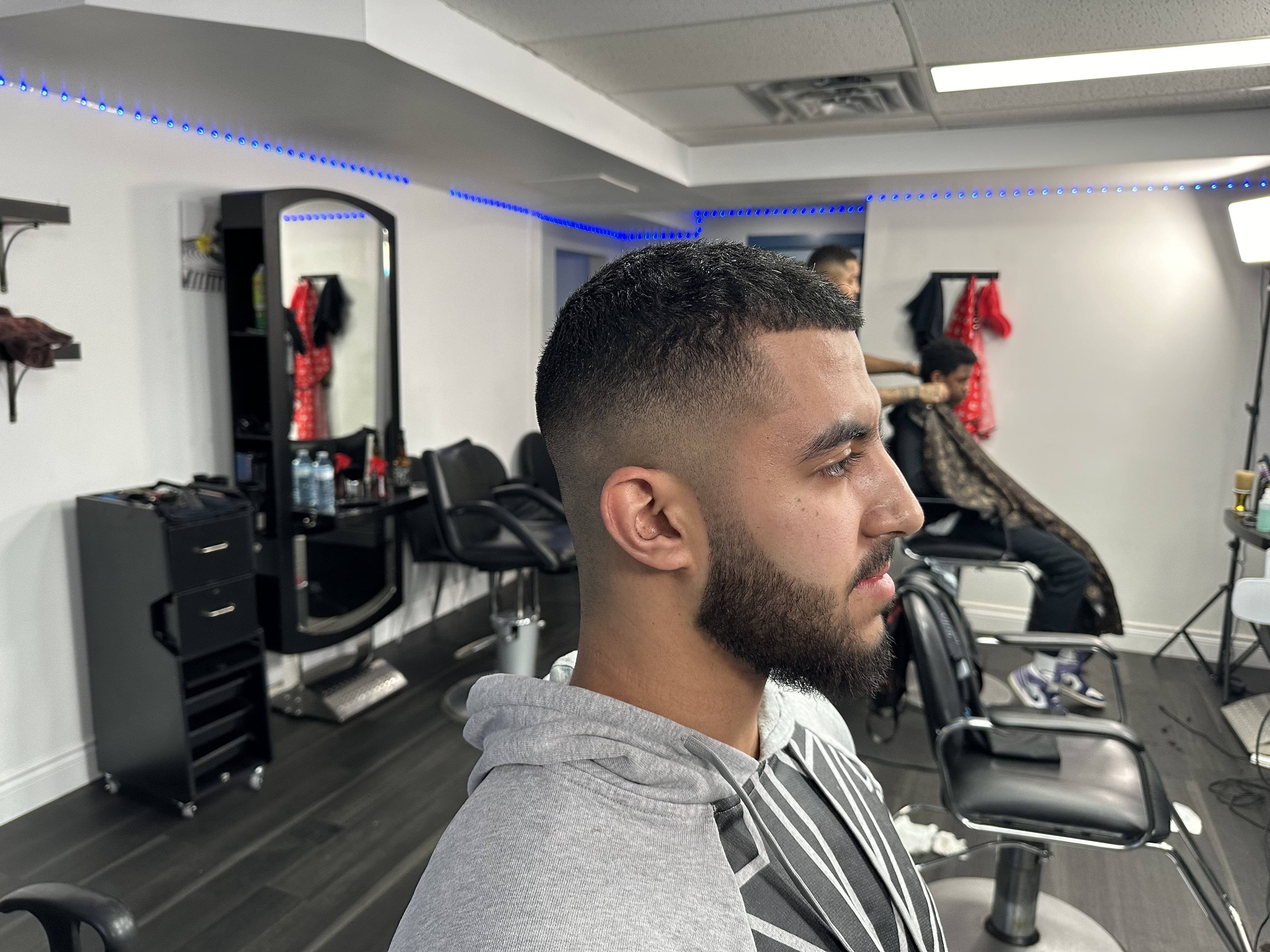 corte y barba. ,coupe de cheveux + barbe - Imagen 1