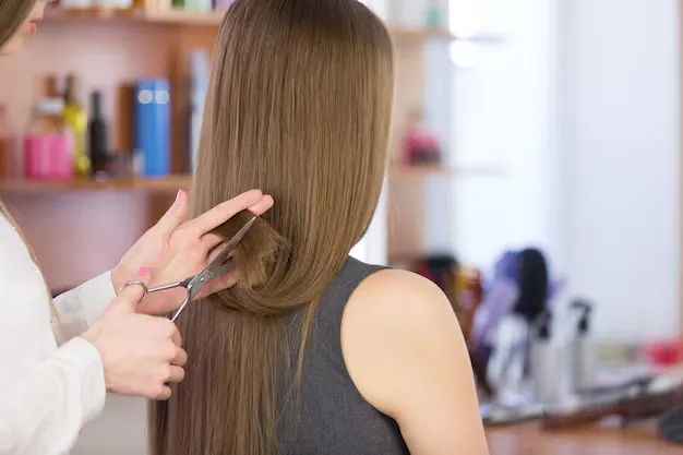 CORTE DAMA SIN SHAMPOO
