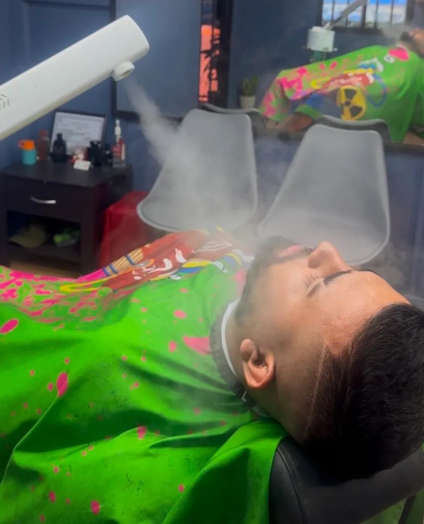 Corte de Cabello + Purificación Facial  - Imagen 1