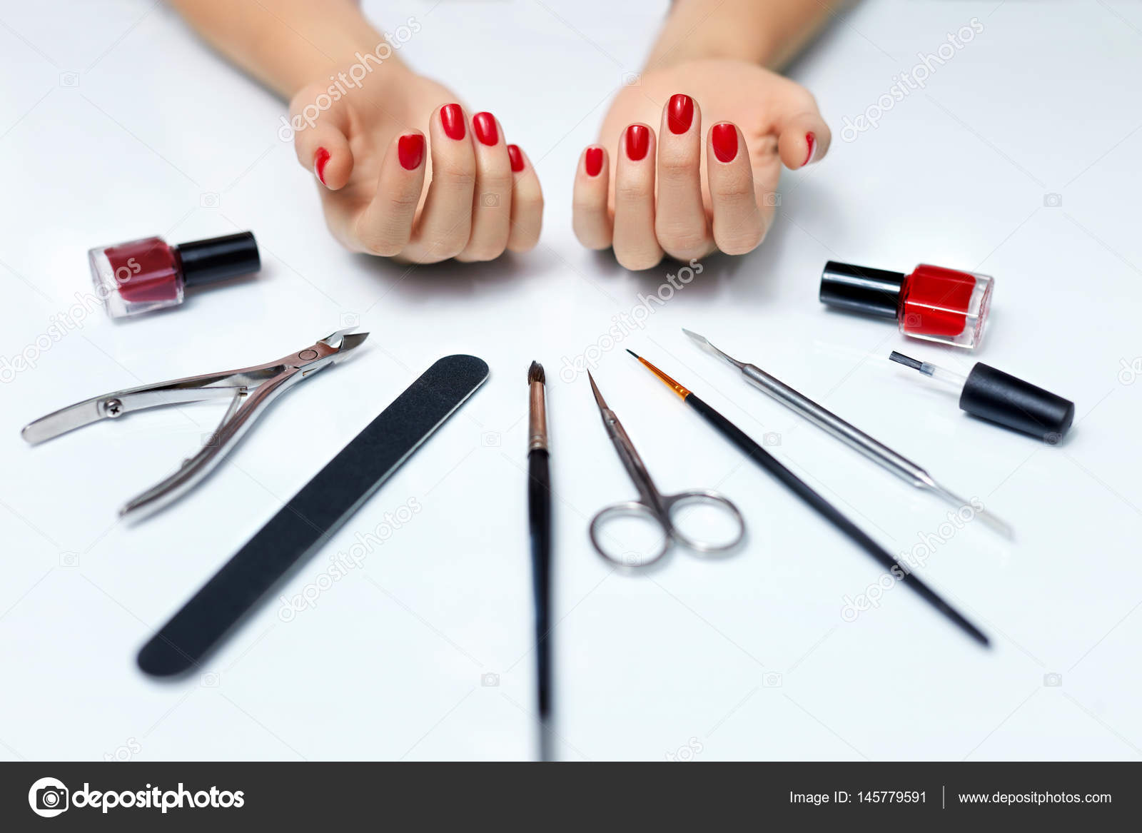CAMBIO DE ESMALTE MANOS TRADICIONAL - Imagen 1