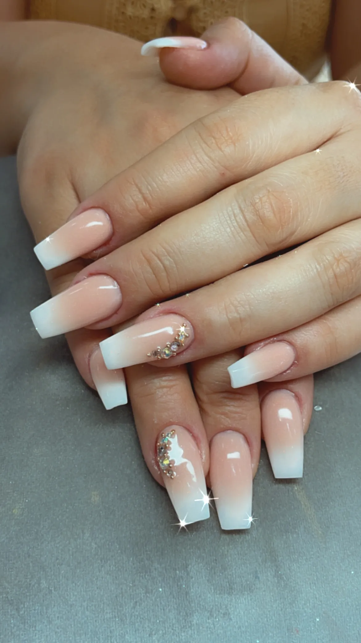 Retoque o cambio de color en manos - Imagen 1