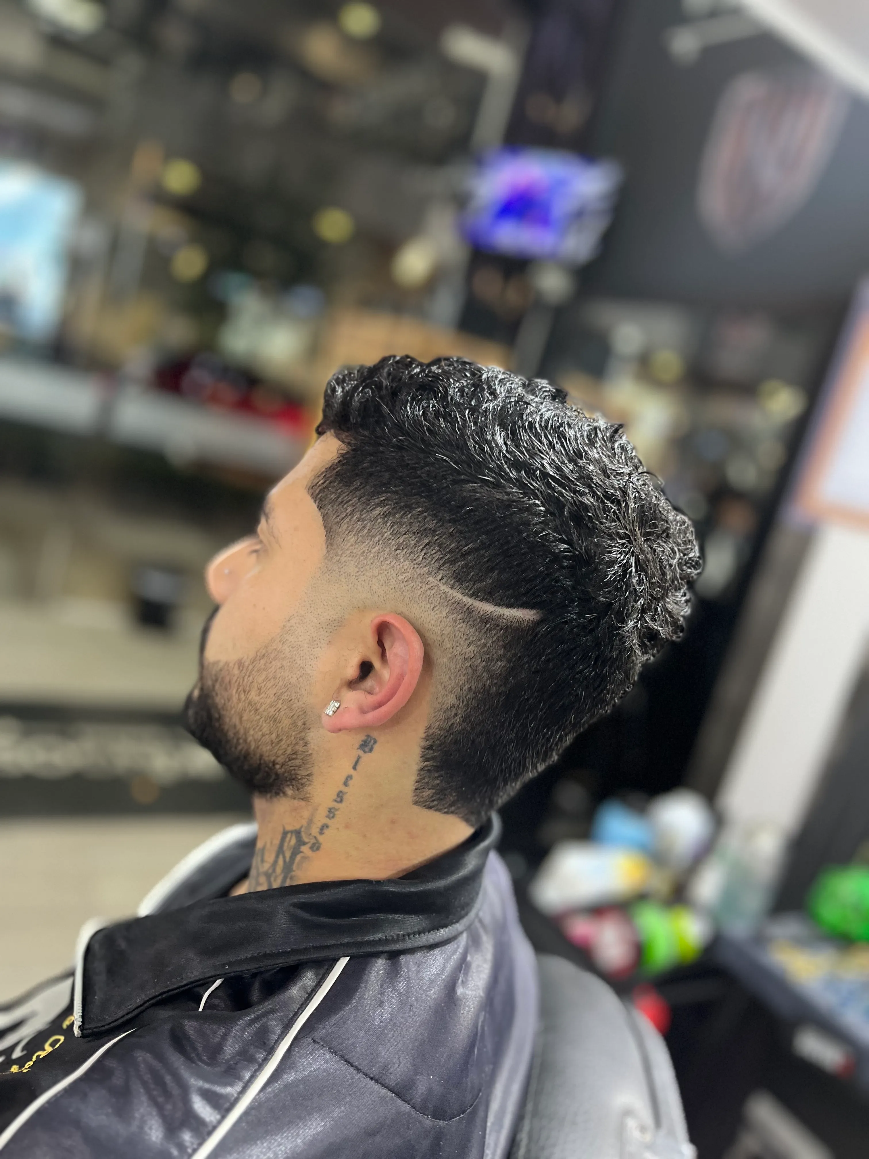 corte y barba desvanecido profesional