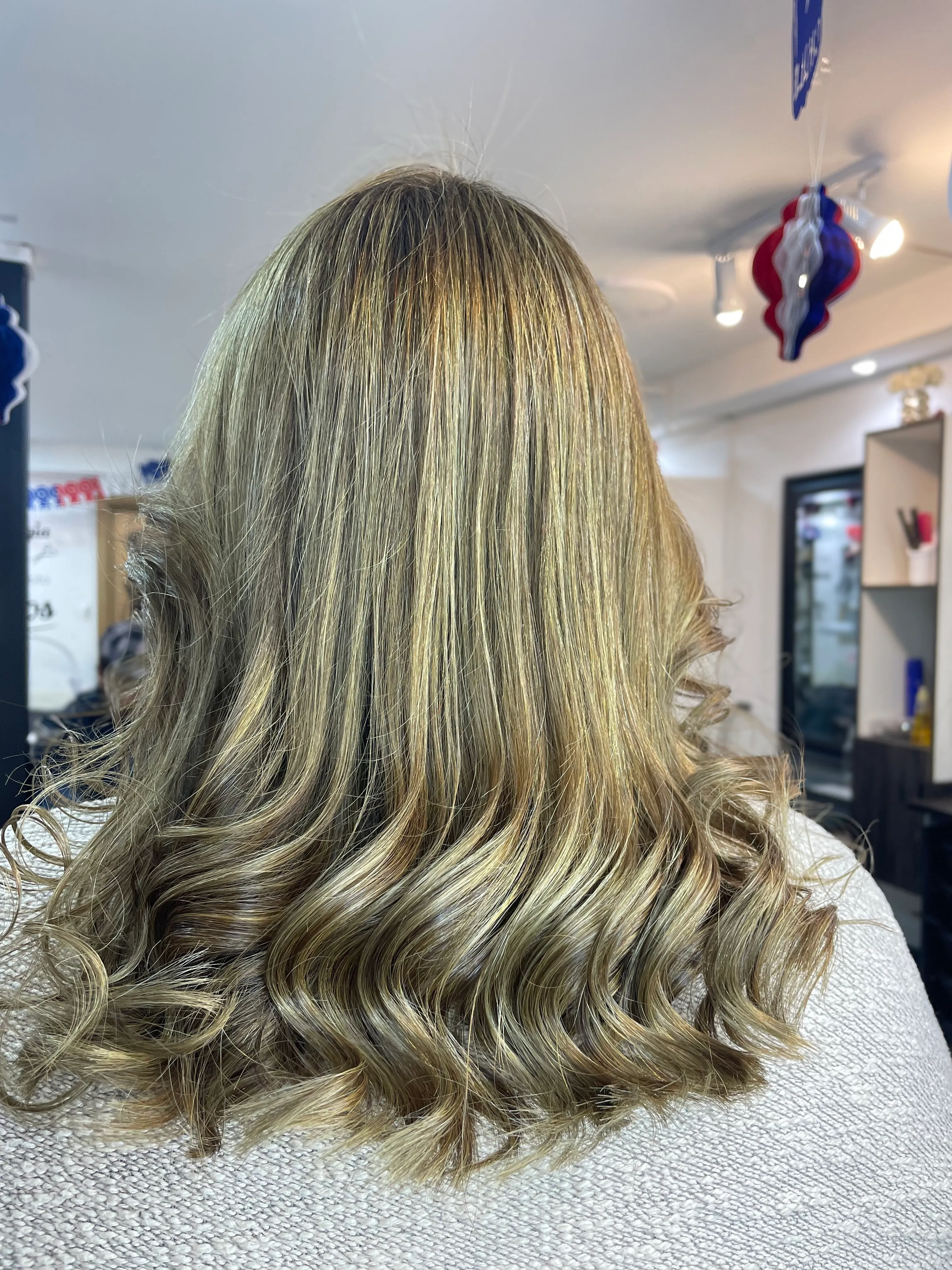 Lavado de cabello y peinado - Imagen 1