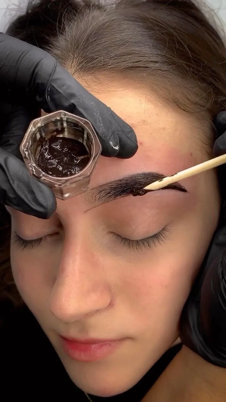 Cejas semi permanentes y bozo