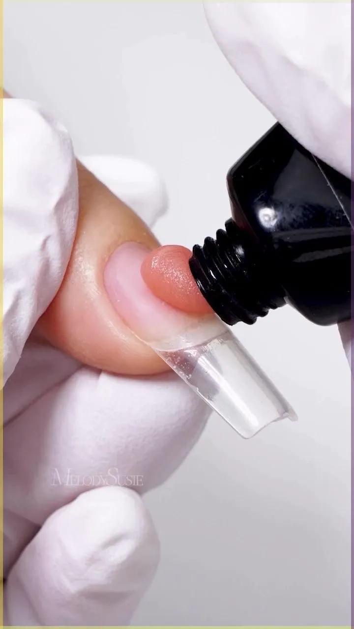 POLIGEL EN UÑAS