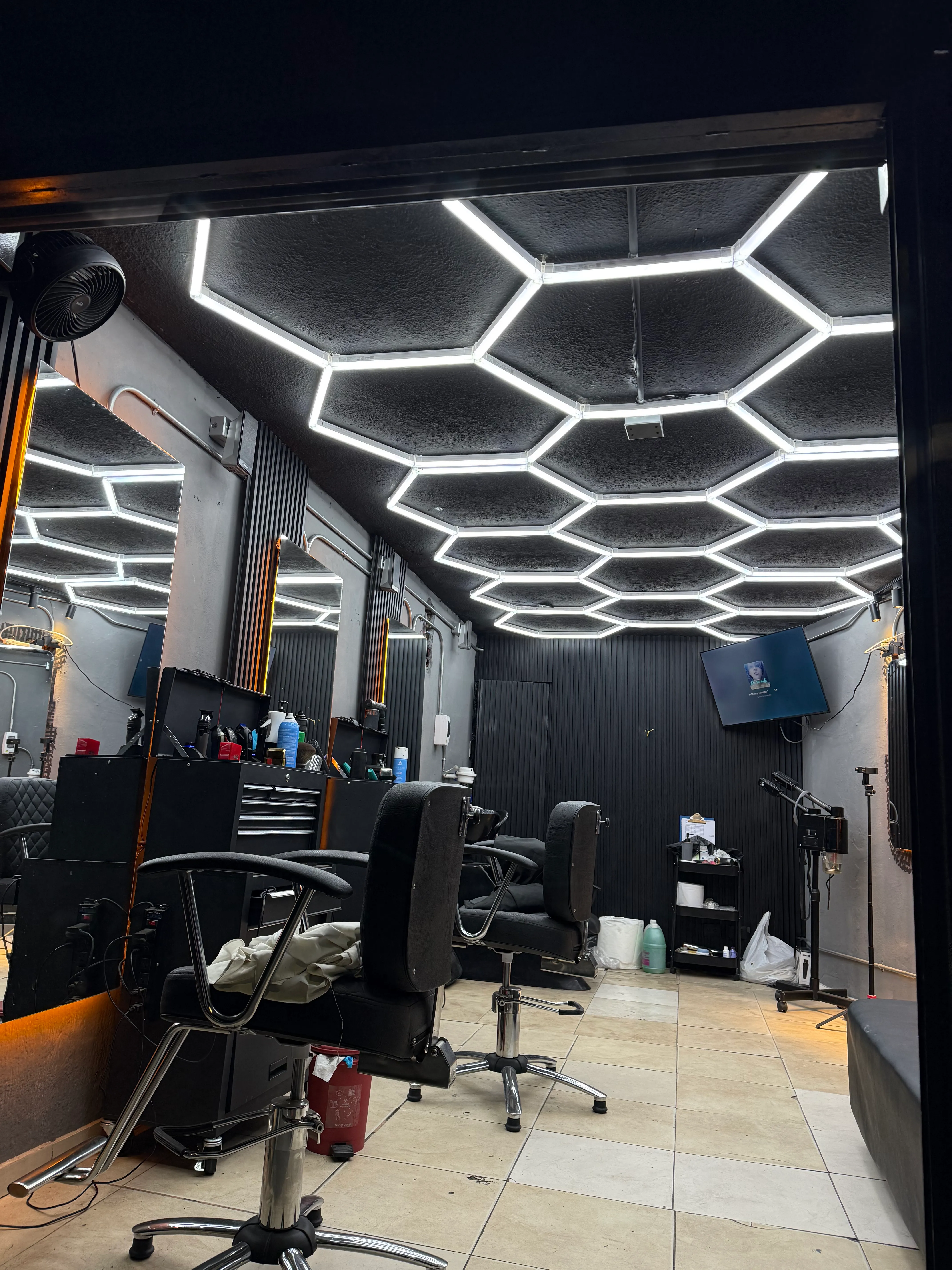 LACROESTT BARBERÍA(centro de cuidado capilar masculino)💈