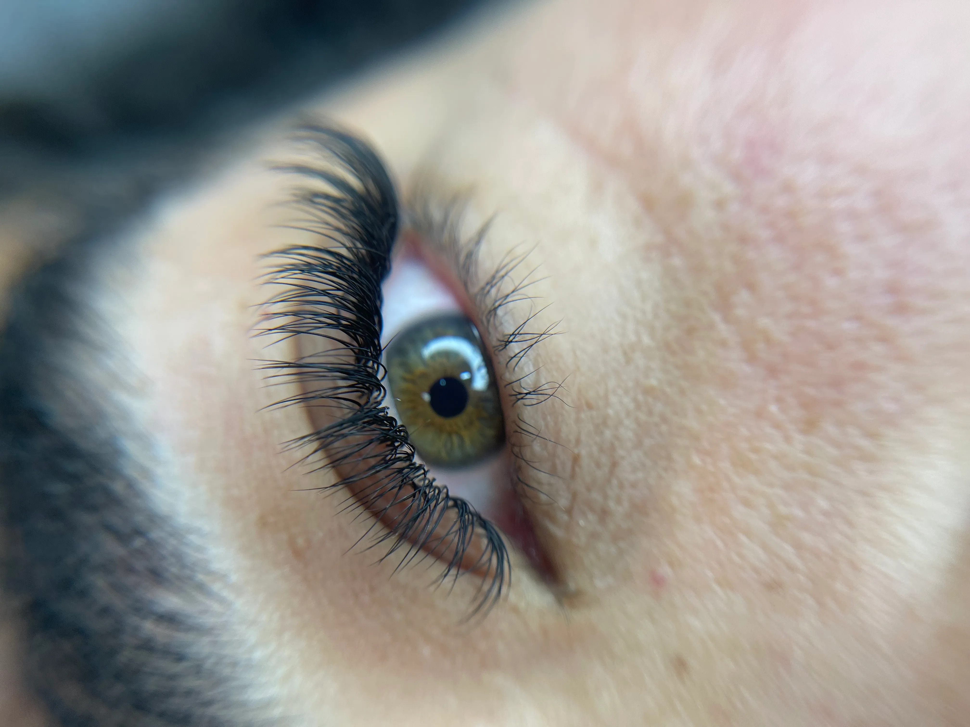 Retoque de pestañas pelo a pelo clásicas 