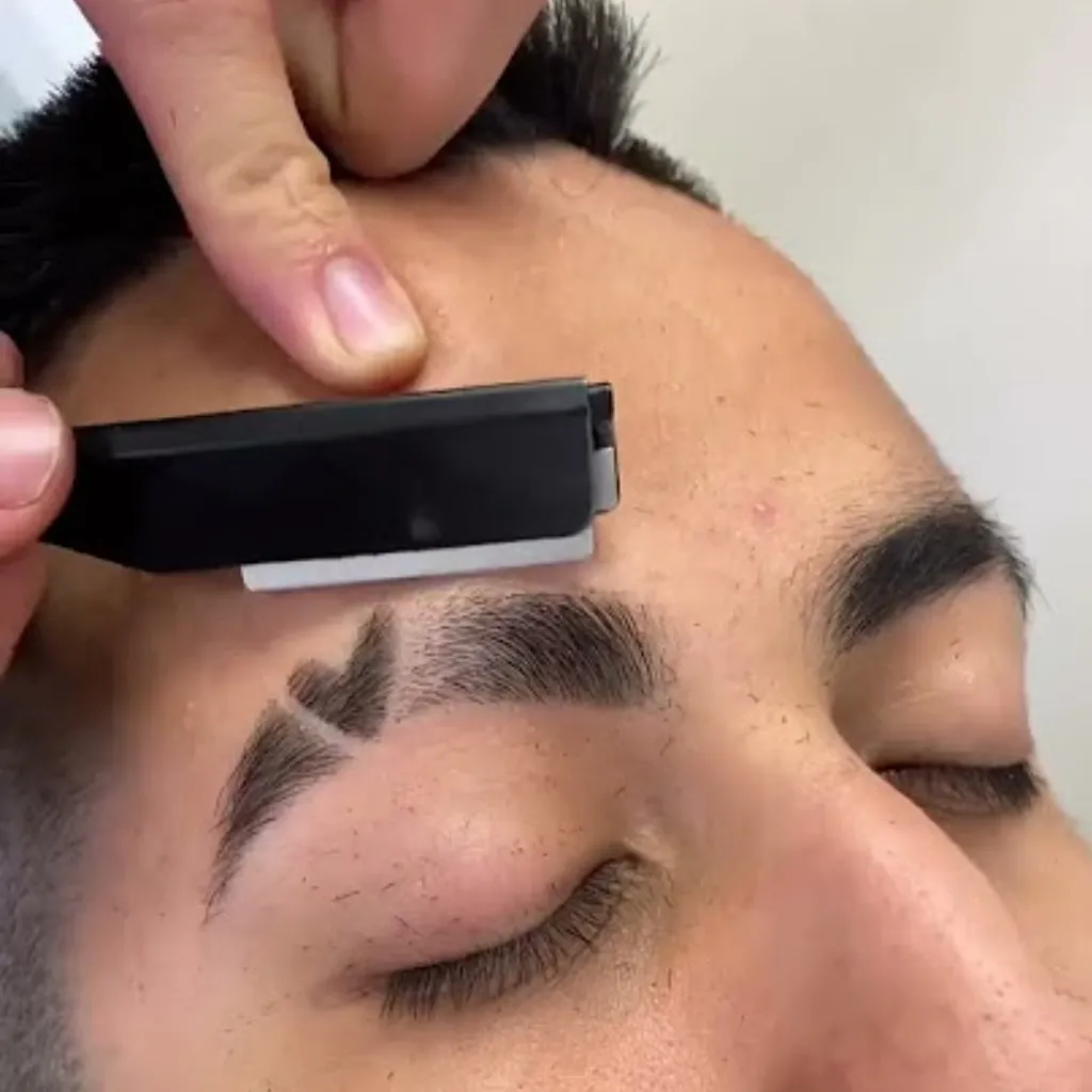 Corte de cabello y perfilado de cejas
