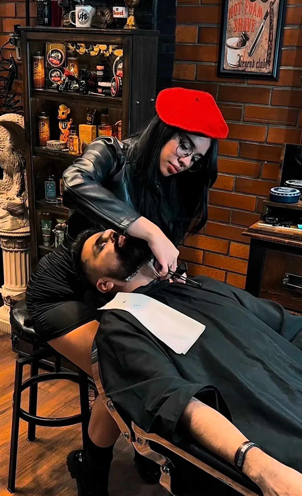 𝑯𝑬𝑳𝑬𝑵 𝑮𝑼𝒁𝑴𝑨𝑵