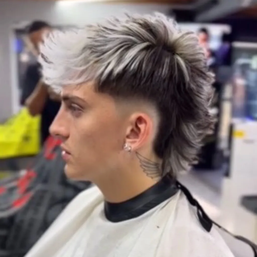 Reflejos platinados + Corte de cabello