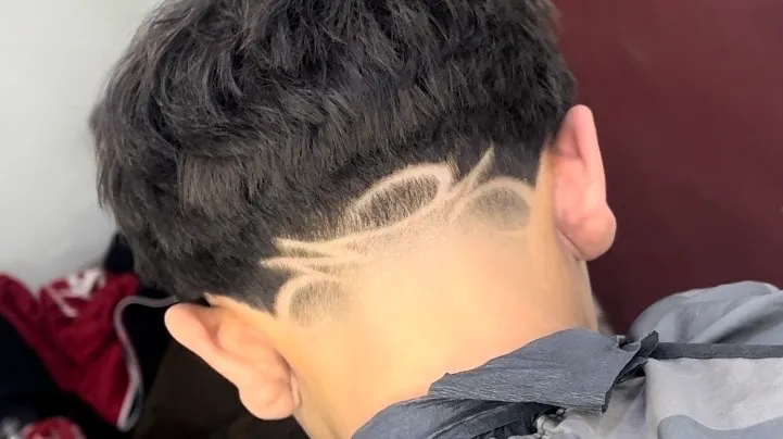 CORTE DE CABELLO CON DISEÑO - Imagen 1