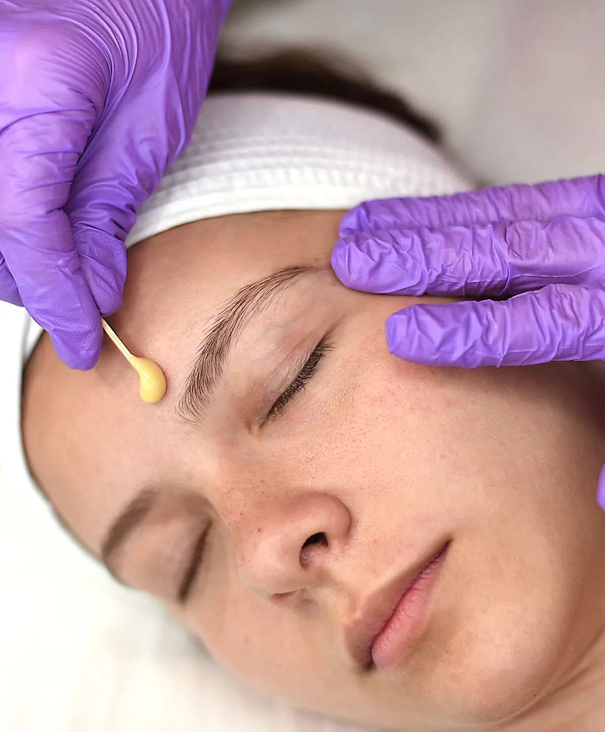 DEPILACION FACIAL COMPLETA CON CERA , (CEJAS+BOZO+PATILLA+FRENTE+MEJILLA) - Imagen 1