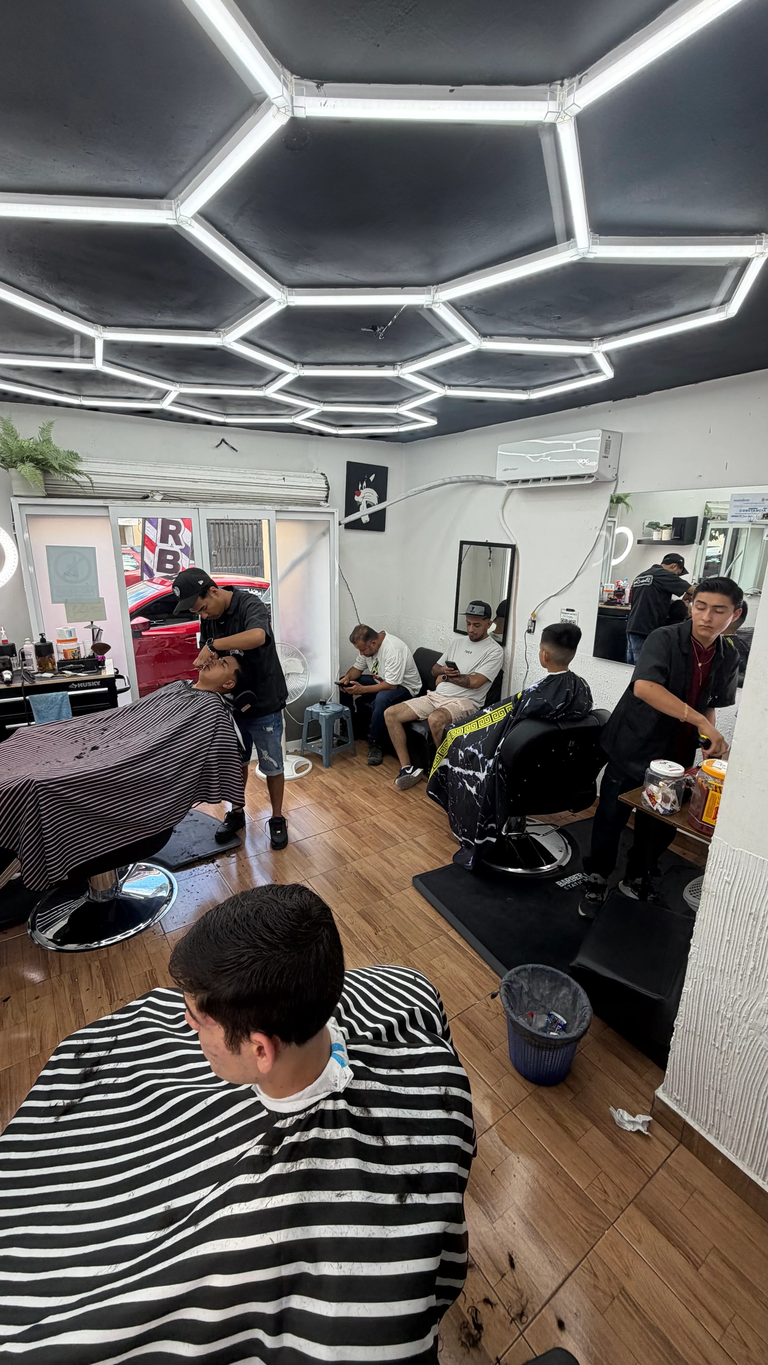 Luvi Barber 