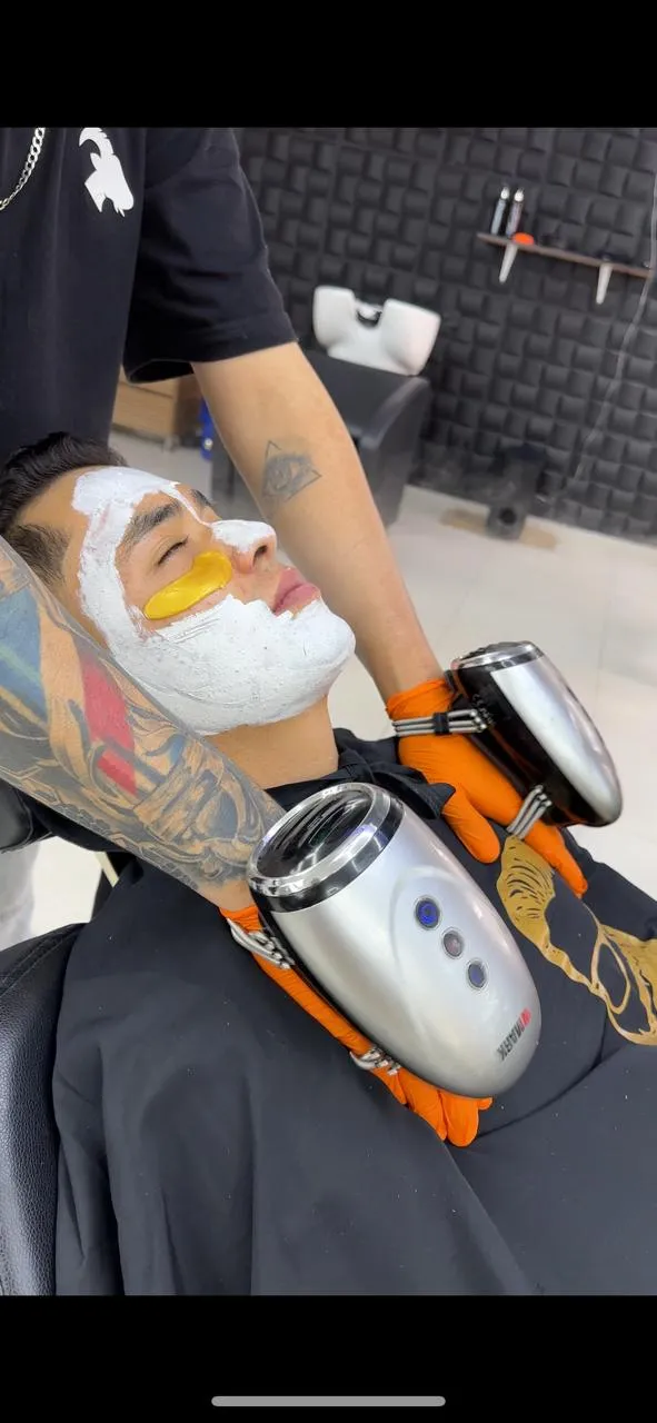 COMBO GOLD CABALLERO: Corte+ Cejas+ Limpieza Facial Completa