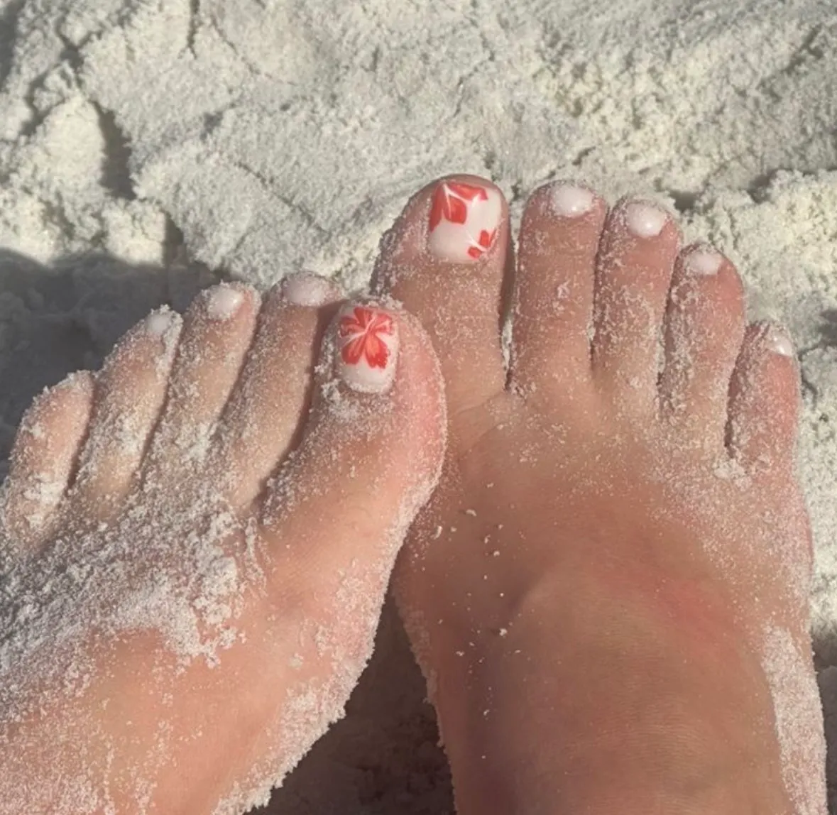 Belleza de pies con manicura rusa