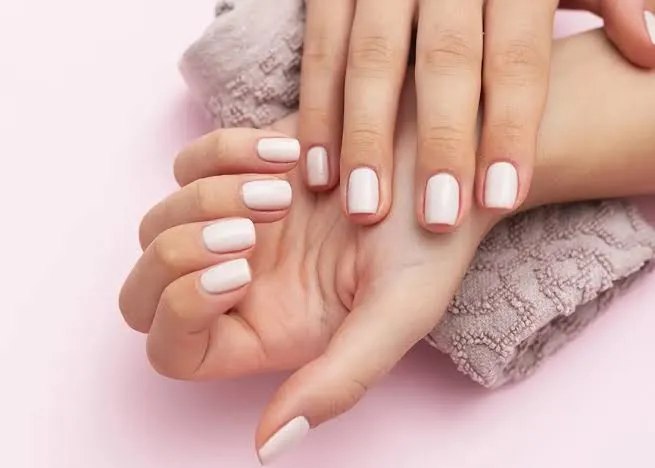 Manicure semipermanente - Imagen 1