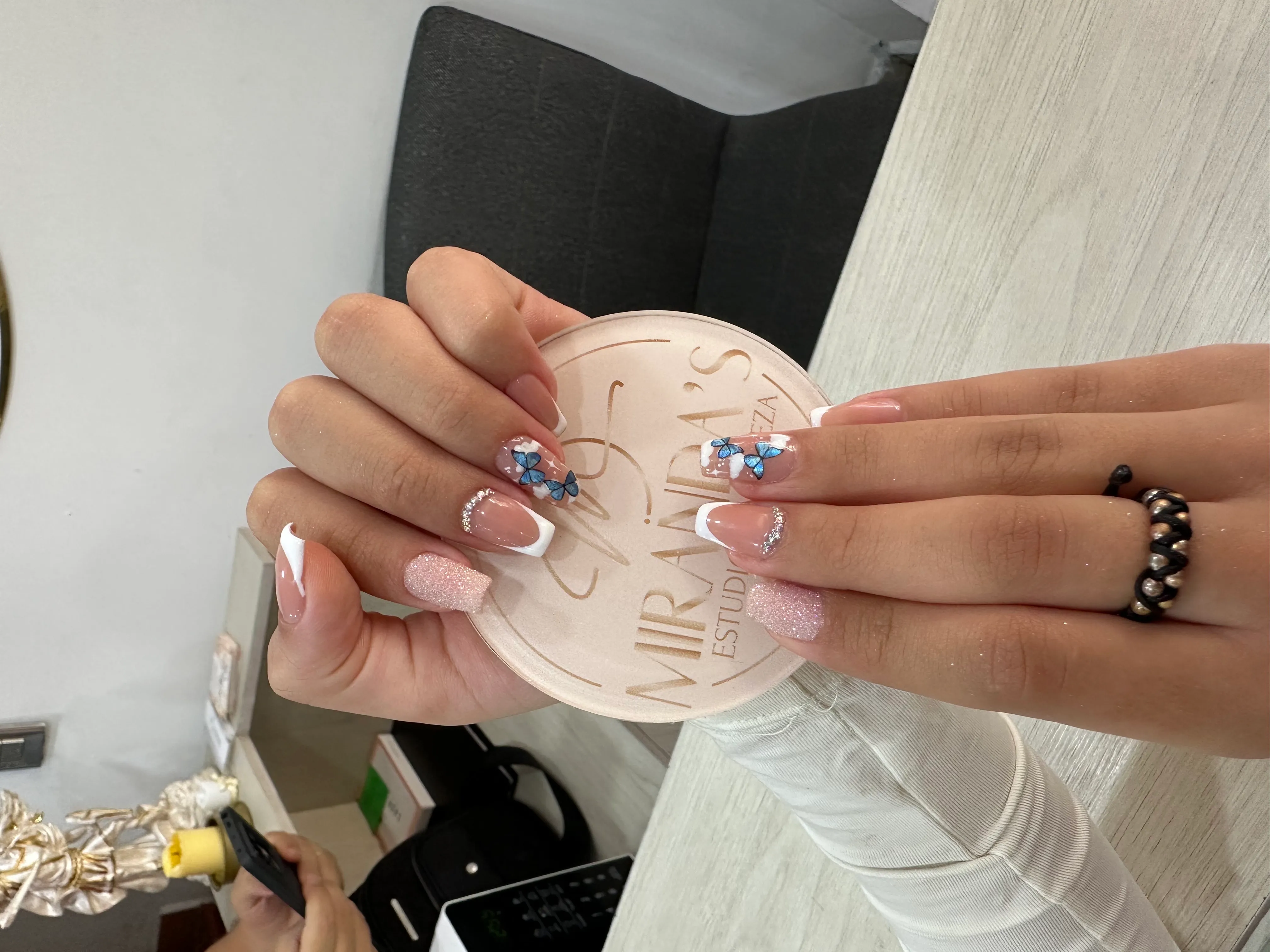 Extenciones de uñas con semipermanente