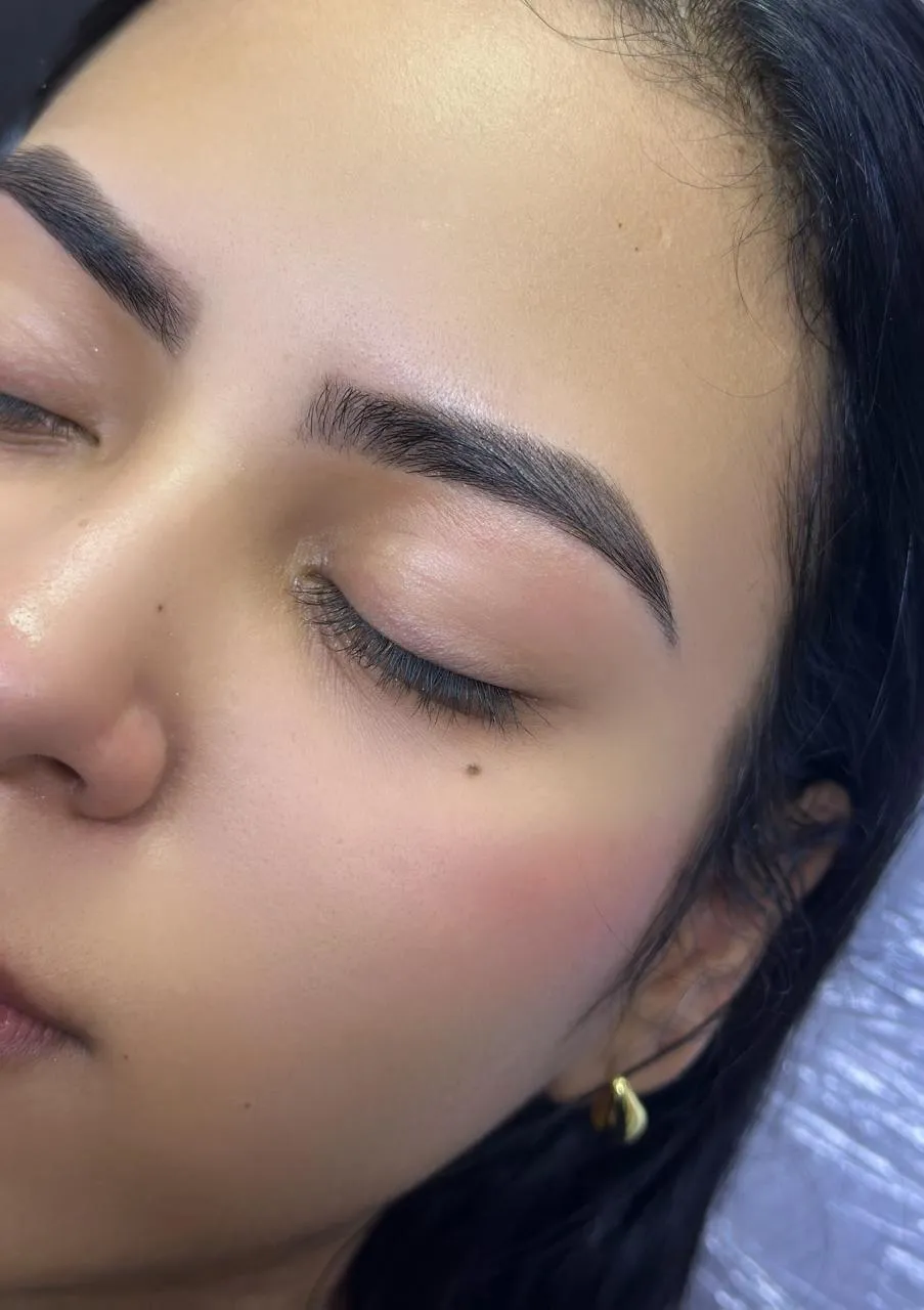 Depilacion de cejas y sombreado semipermanente