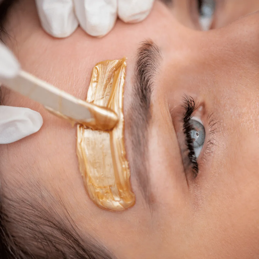 Depilacion de cejas con cera 
