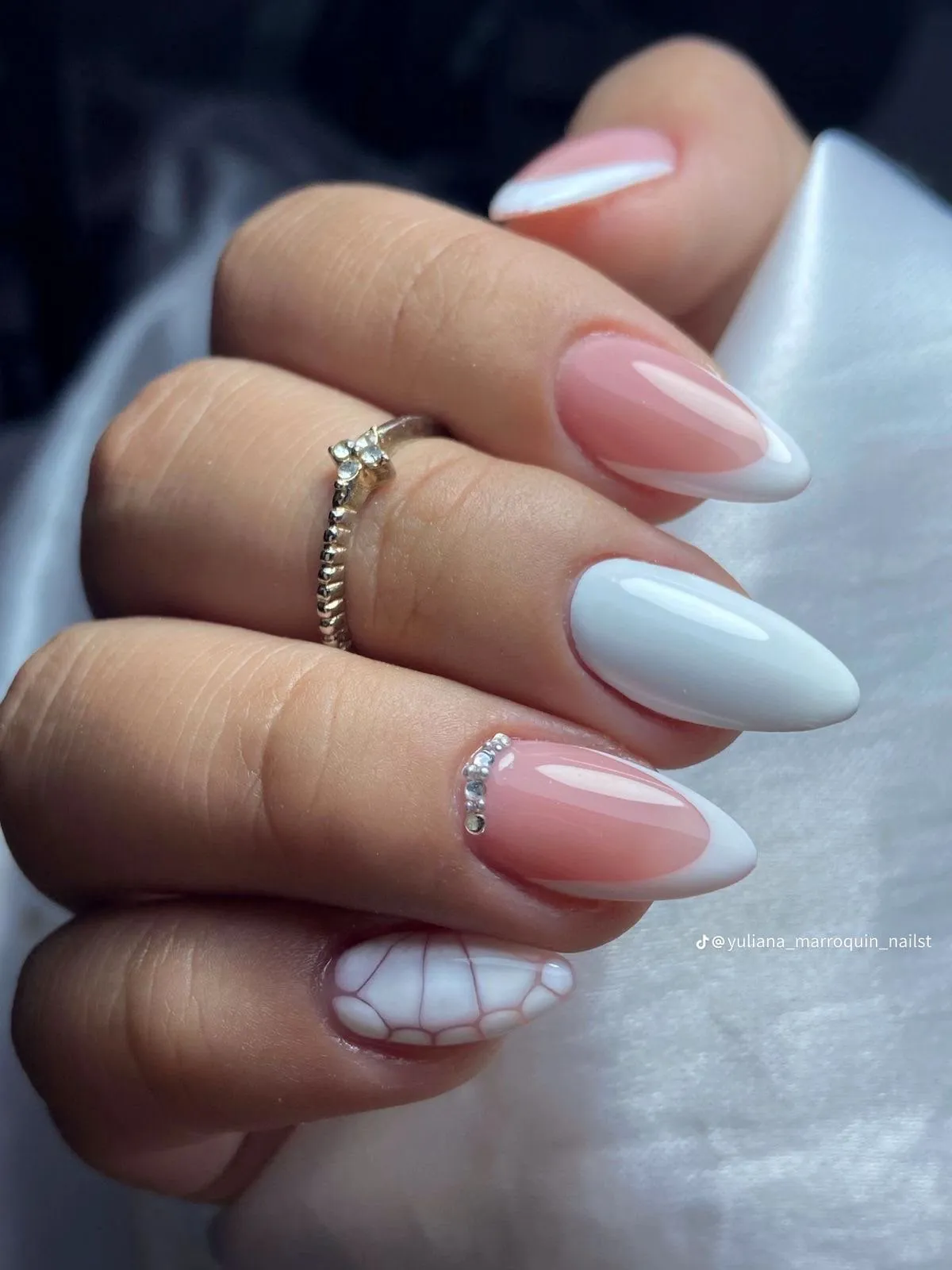 + de 2 uñas decoradas