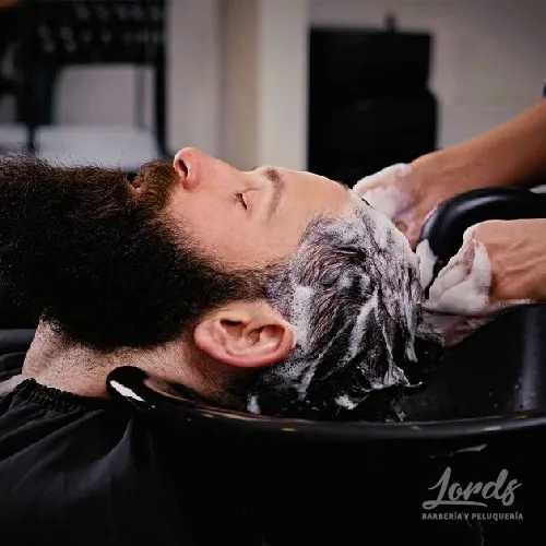 CORTE CON SHAMPOO - Imagen 1