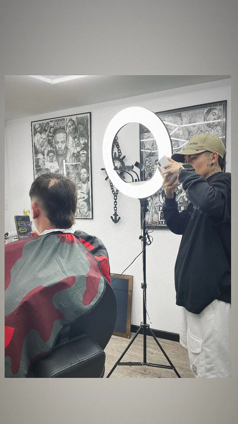 Samb Barber studyo