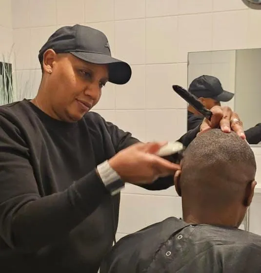 Dravv Barber