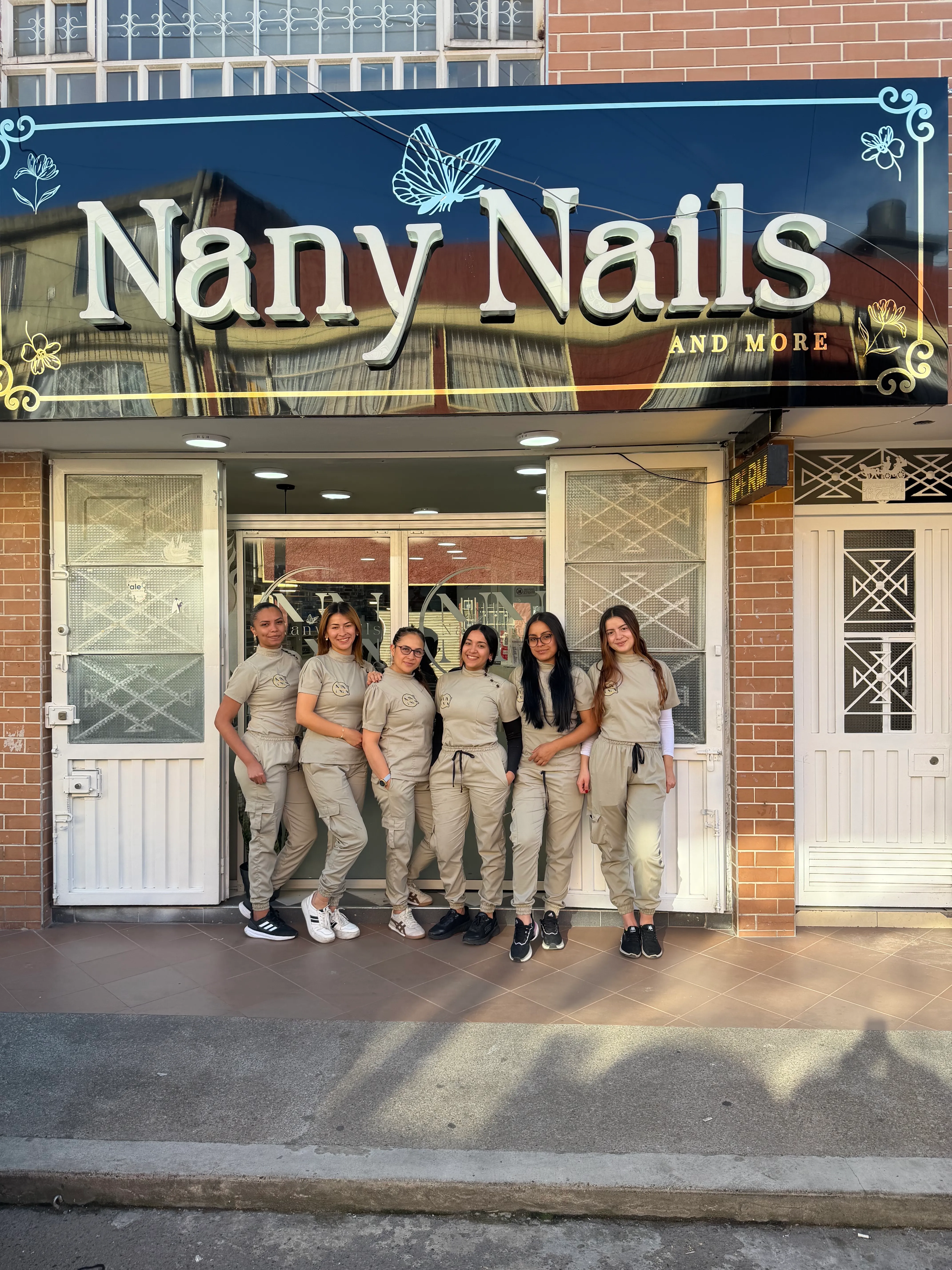 Portada de Nanynailsandmore