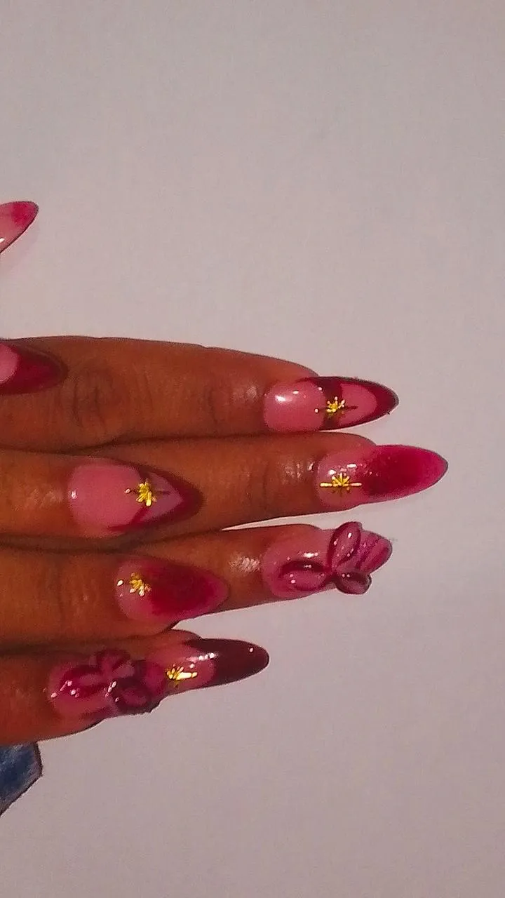 manicura y pedicura y uñas al clilica
