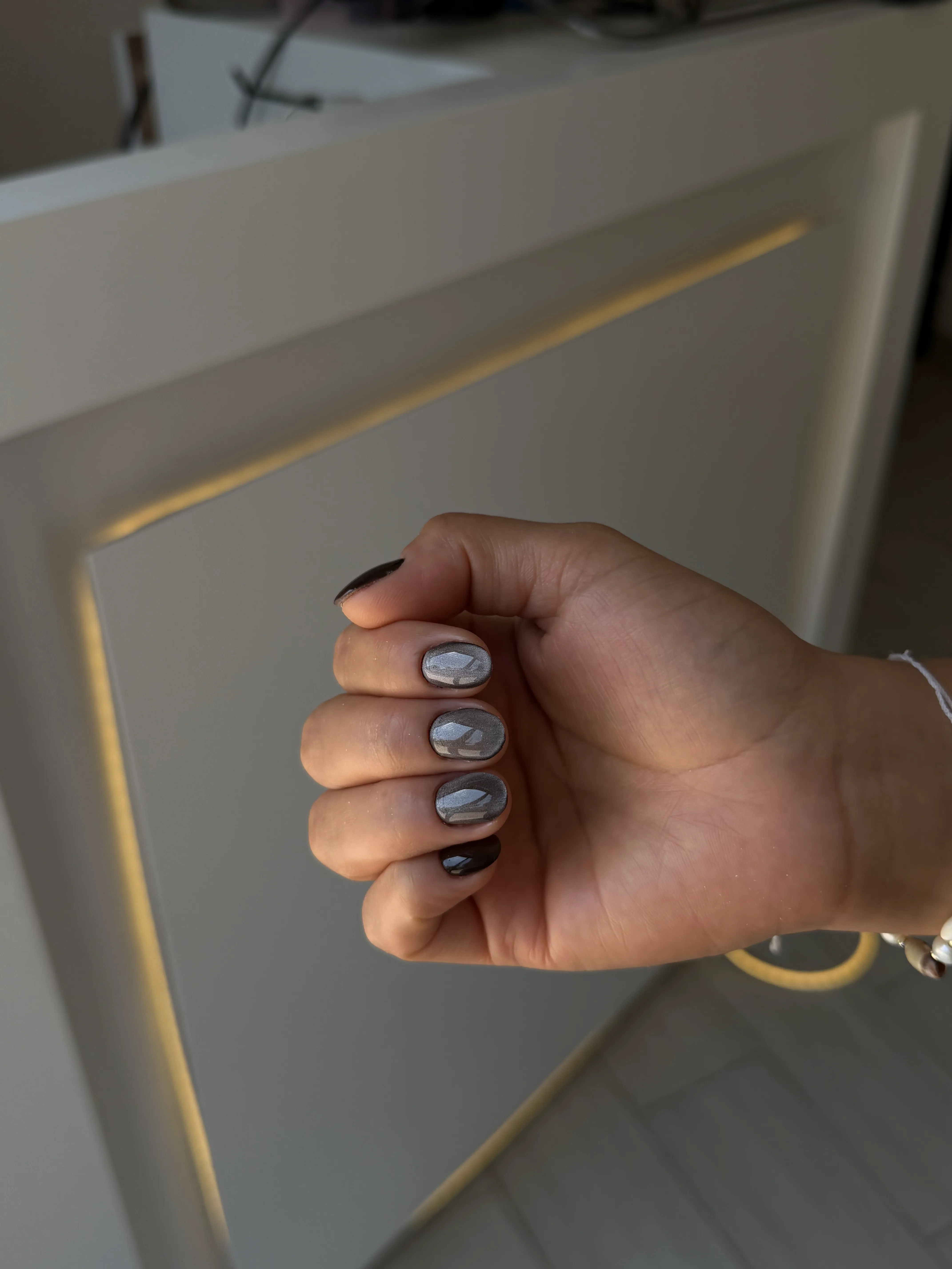 Esmaltado en gel semipermanente en uña natural