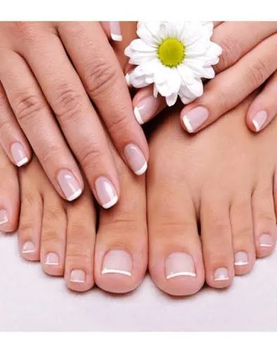 MANICURE COMPLETO ESMALTE TRADICIONAL