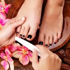 PEDICURE / ESMALTE  TRADICIONAL - Imagen 1