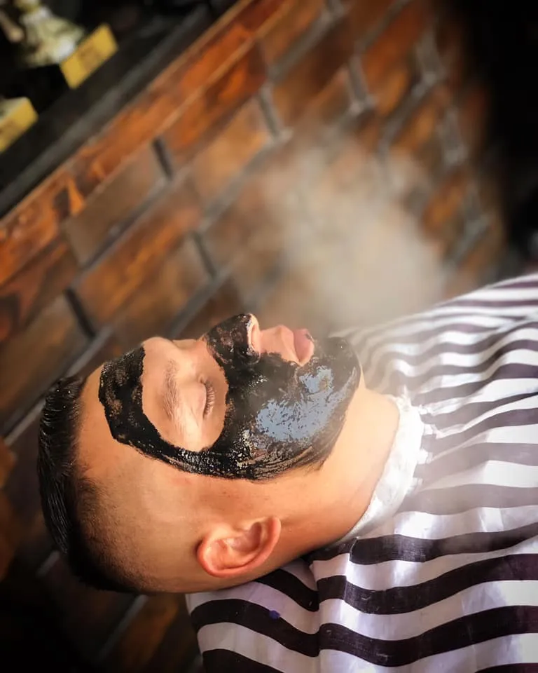 CORTE DE CABELLO + BARBA + LIMPIEZA FACIAL  - Imagen 1
