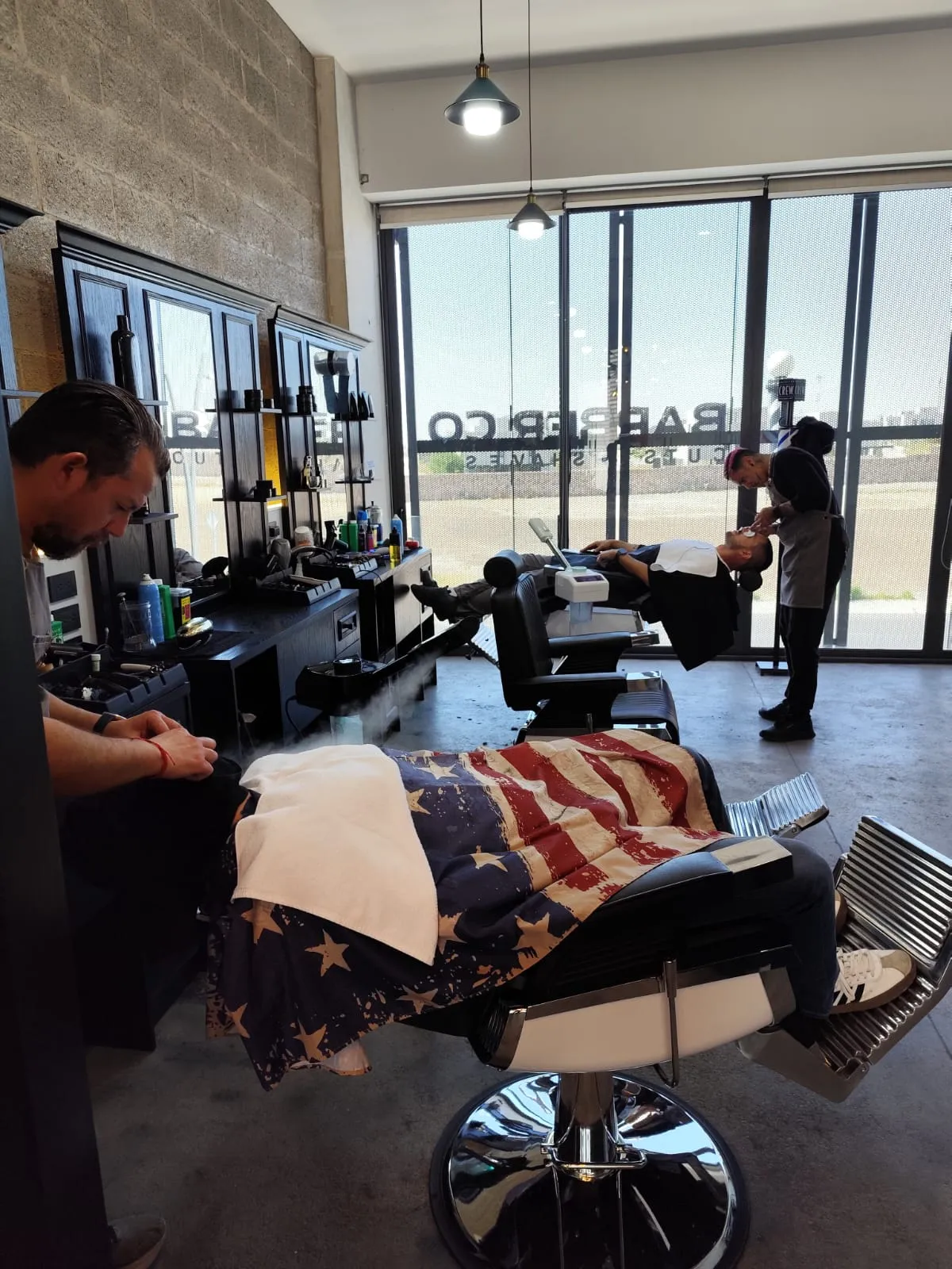 Corte + ritual de afeitado o delineado de barba - Imagen 1