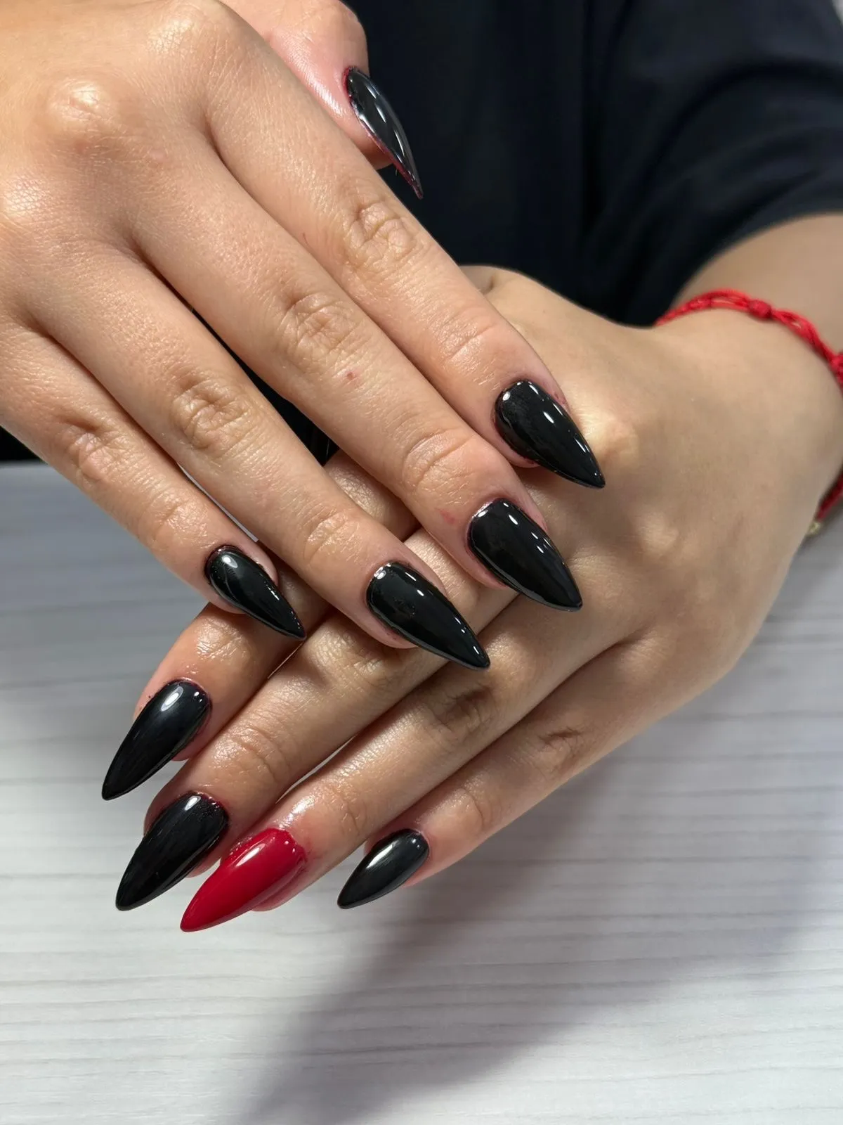 MANICURA CON TÉCNICA