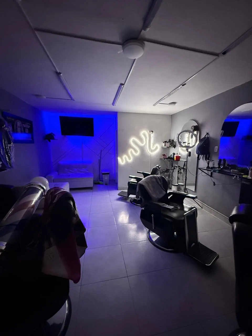 Portada de ROYAL BARBER'S