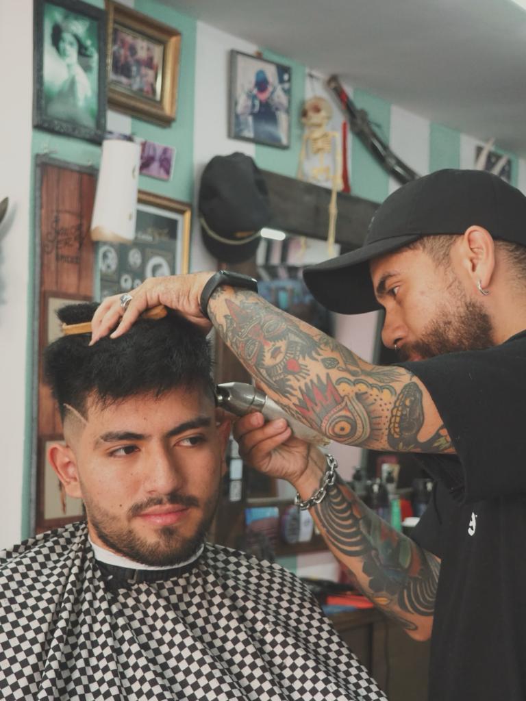 CORTE CABELLO Y BARBA  - Imagen 1