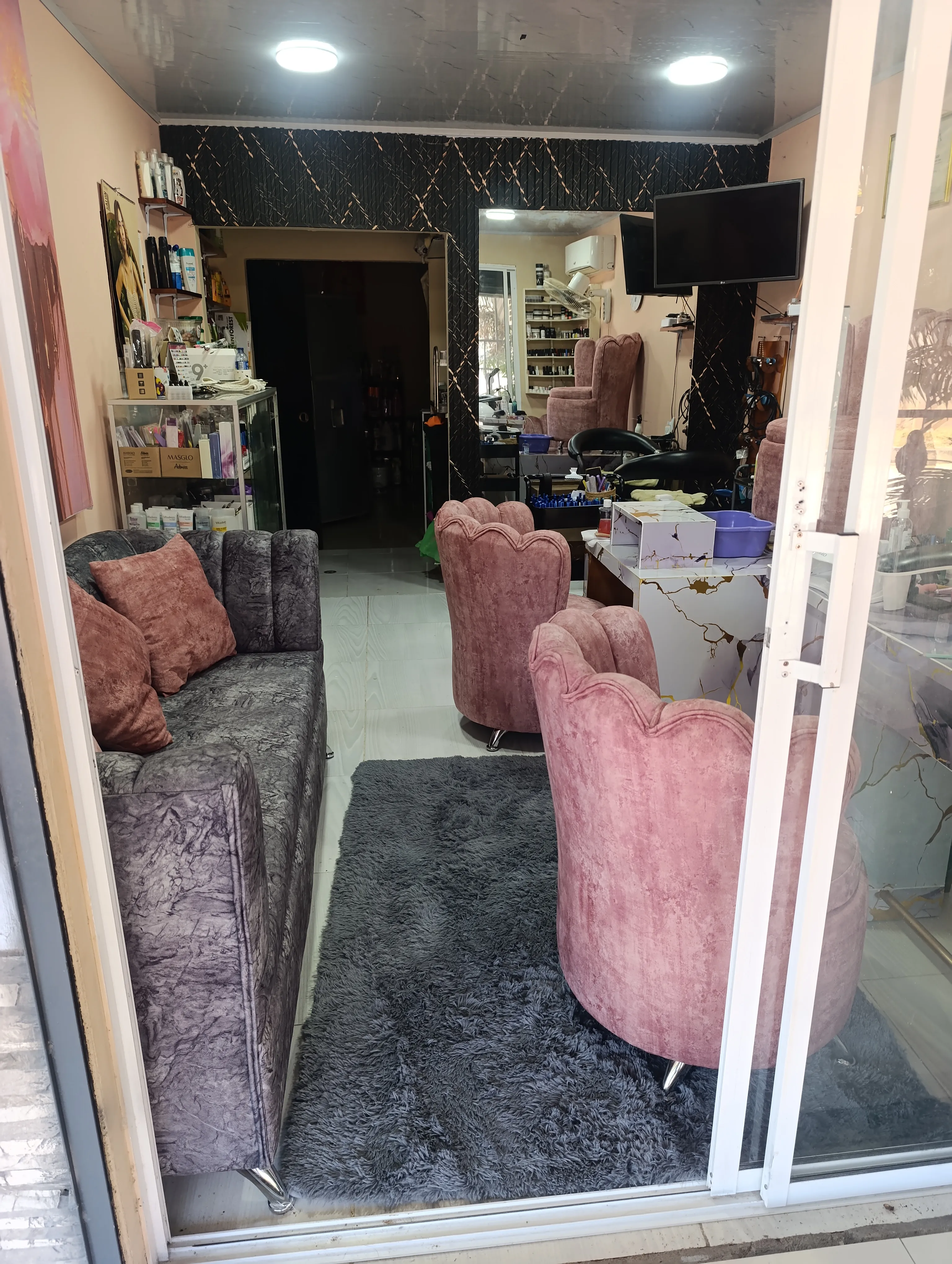 Portada de yuleidis medina salon & tienda de productos