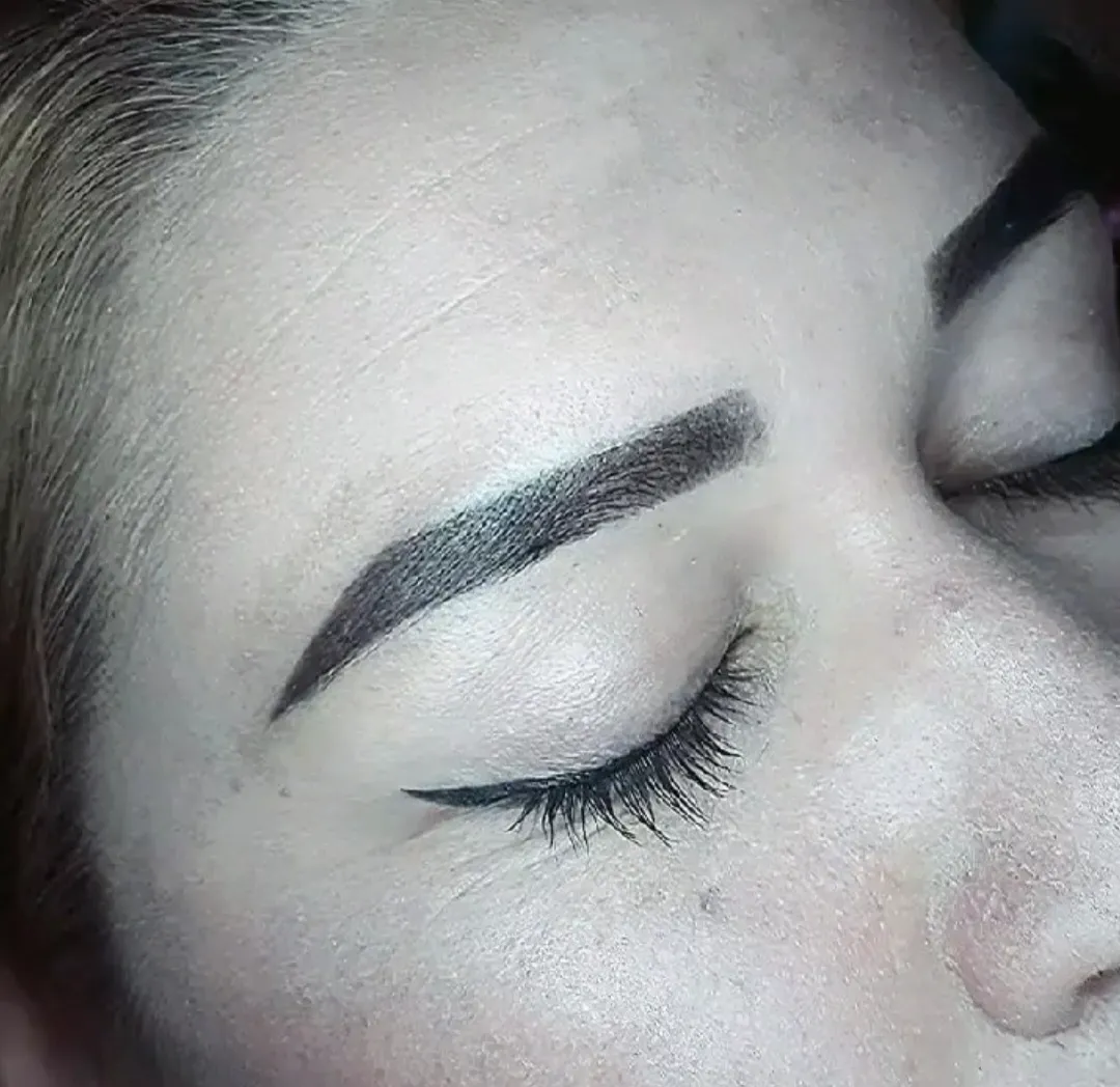 Diceño de cejas con henna.!
