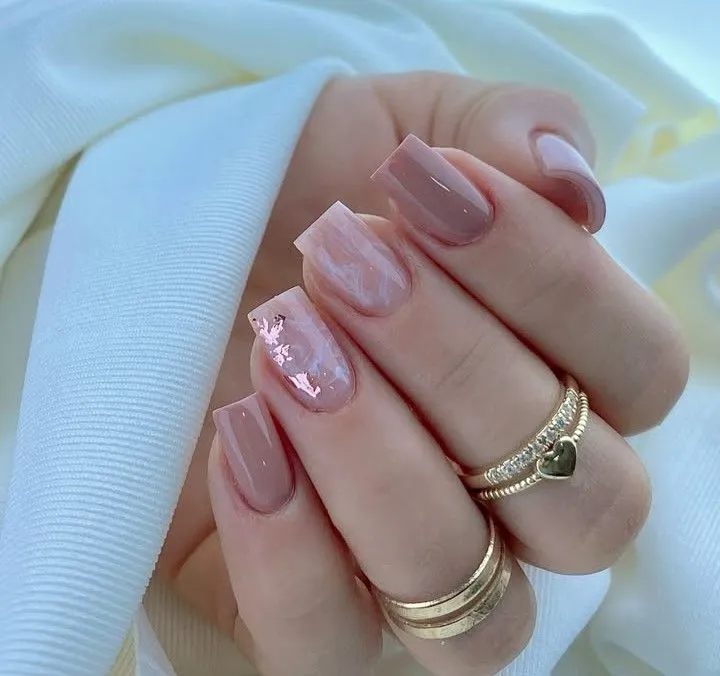 MANICURE SEMIPERMANENTE