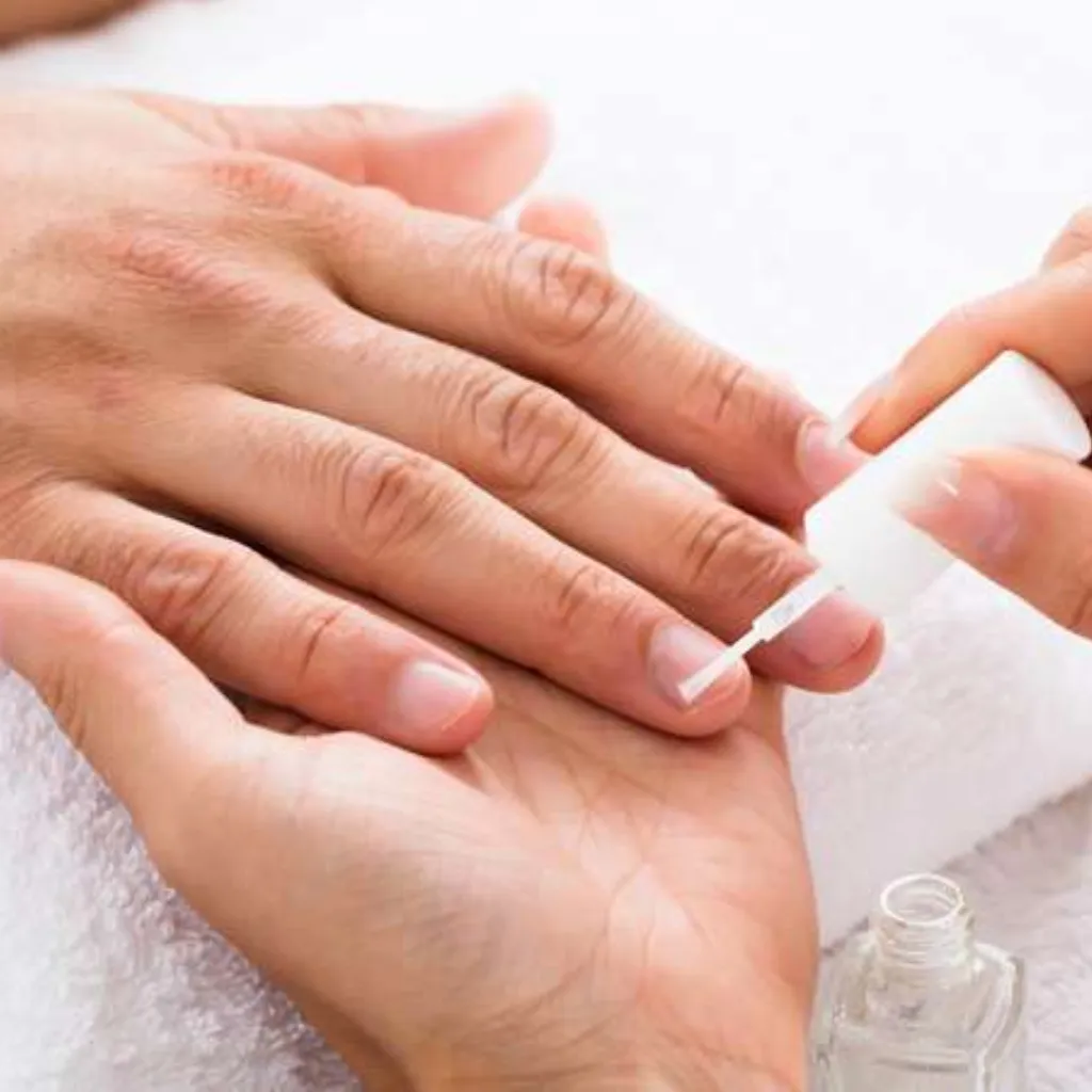 MANICURE  PARA HOMBRE LIMPIEZA